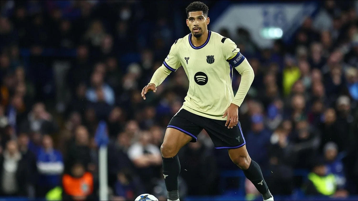 Liverpool sign Ronald Araujo on loan from Barcelona with permanent option Liverpool sign Ronald Araujo on loan from Barcelona with permanent option