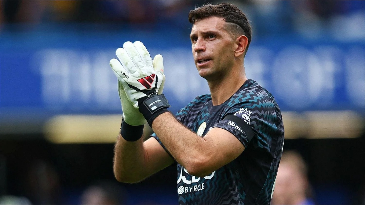 New signing Emi Martinez makes immediate Chelsea impact in Brighton thriller New signing Emi Martinez makes immediate Chelsea impact in Brighton thriller