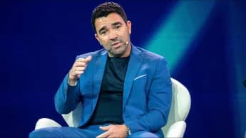 Deco explains Julian Alvarez failure as Raphinha finds new role at Barcelona Deco explains Julian Alvarez failure as Raphinha finds new role at Barcelona