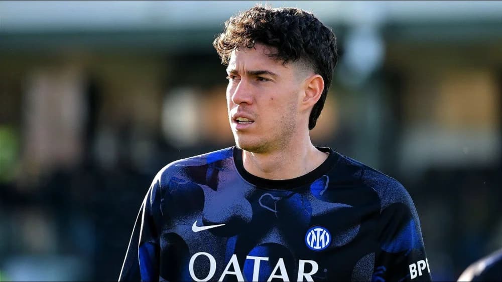 Inter Milan issue warning as Barcelona chase Alessandro Bastoni signing