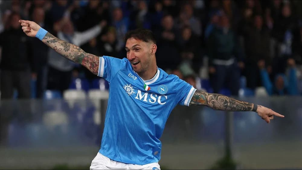 Massimiliano Allegri concedes title fight as AC Milan lose in Naples