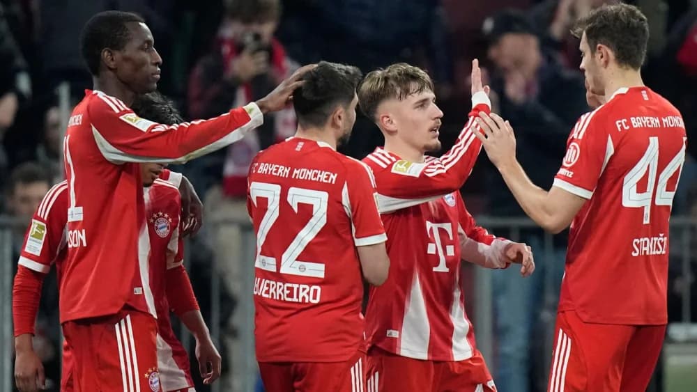 Bayern Munich mount epic late comeback to maintain Bundesliga lead