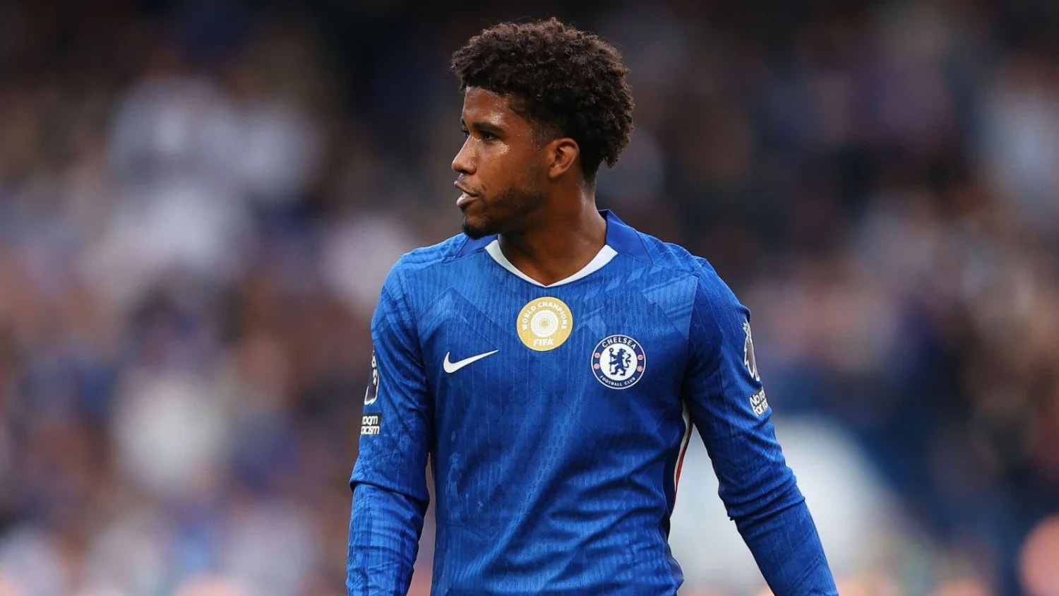 Santos set for surprise switch from Chelsea to Man United