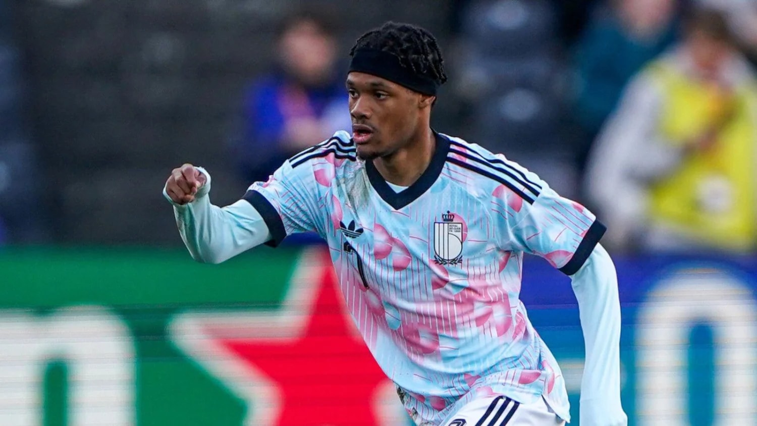 Report: Dortmund winger Julien Duranville set for Lyon move