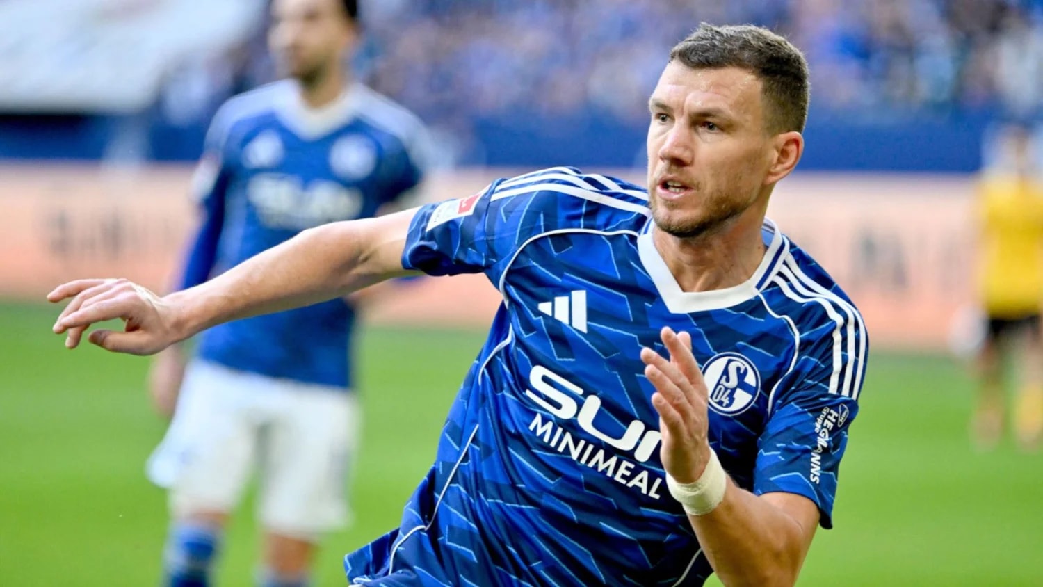 Edin Dzeko still 'hungry' ahead of Bundesliga campaign with Schalke Edin Dzeko still 'hungry' ahead of Bundesliga campaign with Schalke