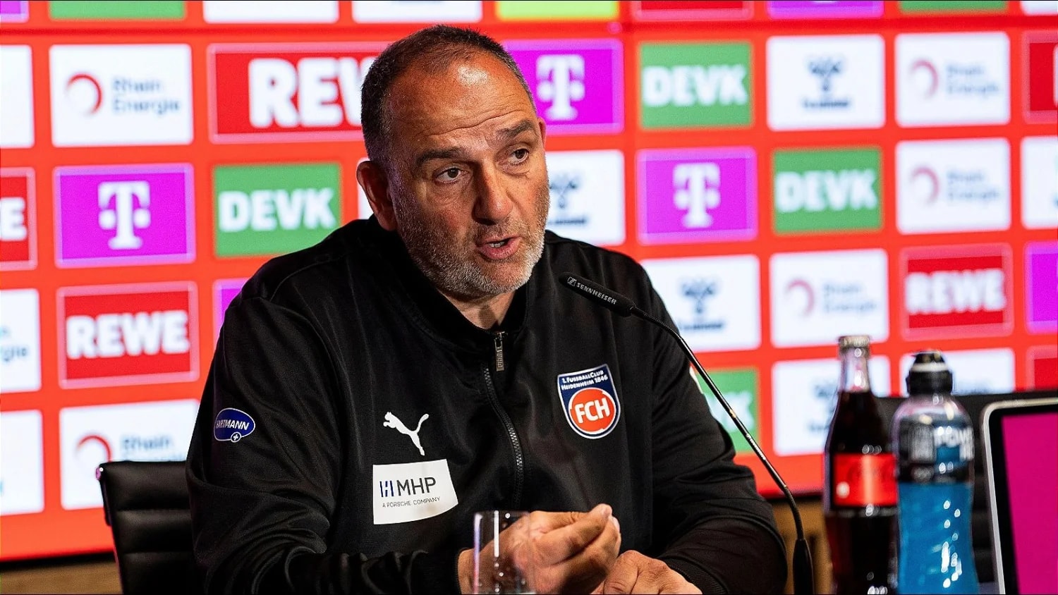 Final-day 'chaos' awaits in Bundesliga relegation fight