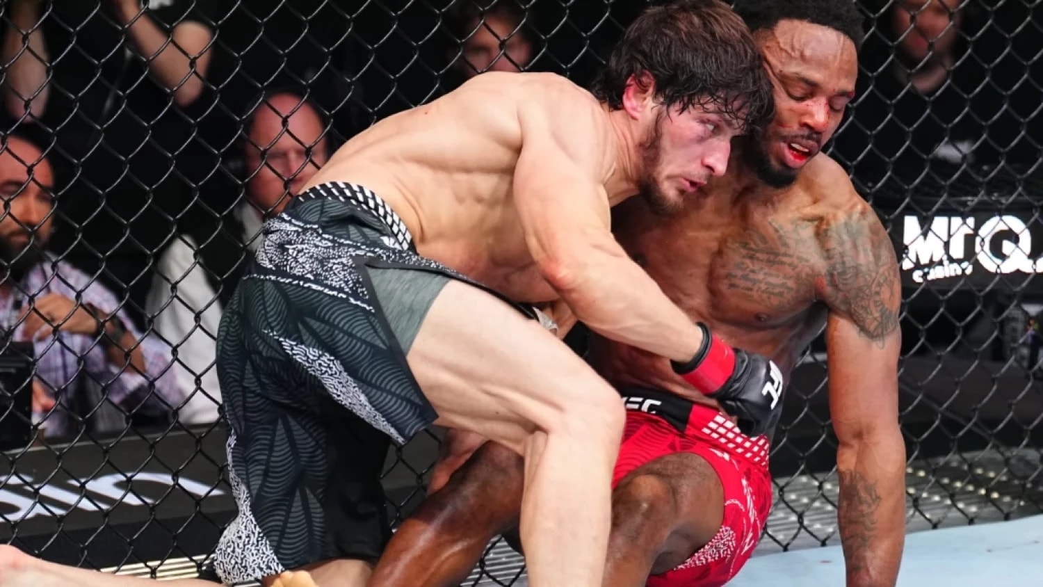Evloev edges Murphy in tight London clash to stay unbeaten and close in on title shot Evloev edges Murphy in tight London clash to stay unbeaten and close in on title shot