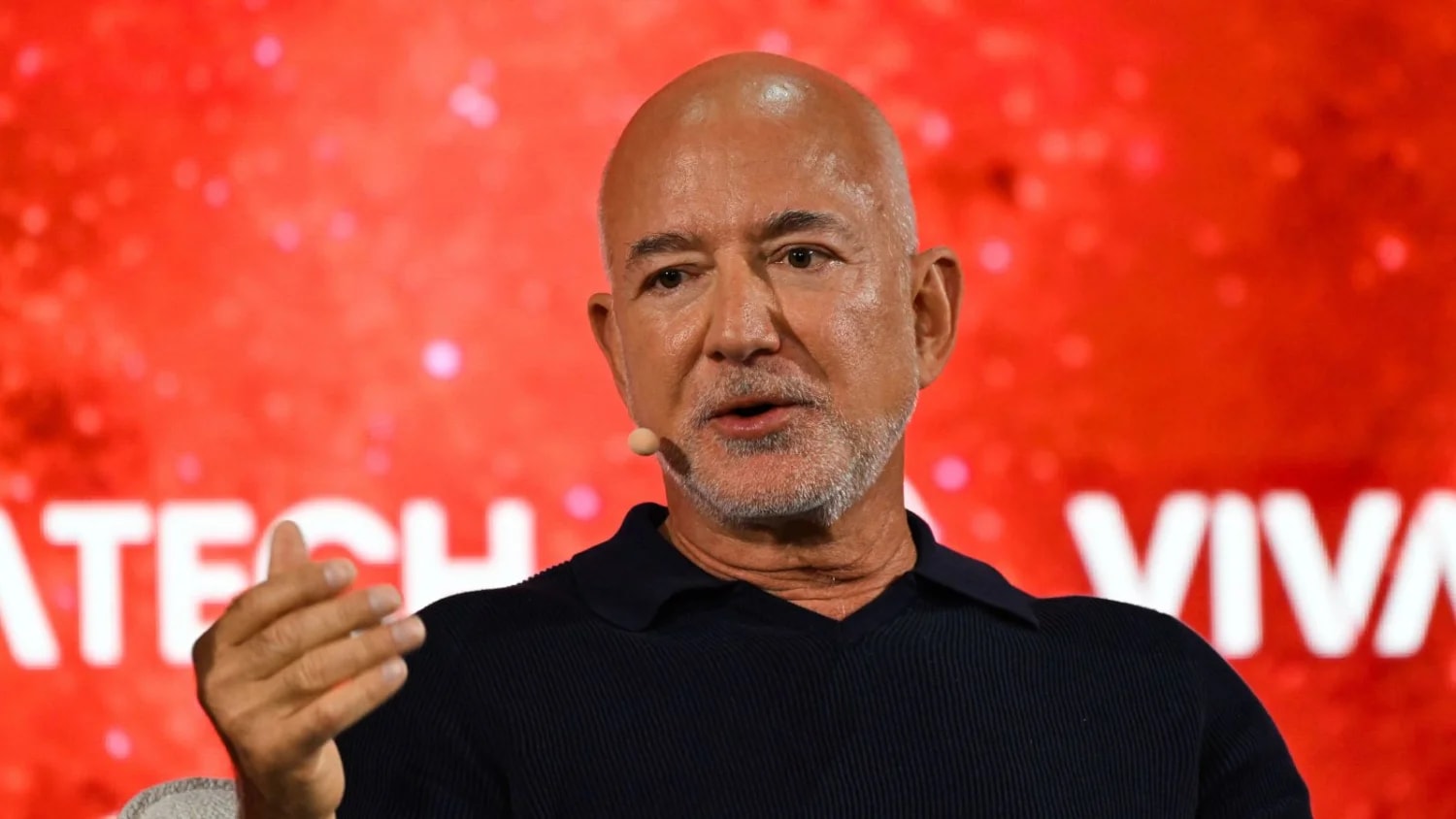 Jeff Bezos joins consortium buying 30 percent stake in Liverpool as FSG retain control Jeff Bezos joins consortium buying 30 percent stake in Liverpool as FSG retain control