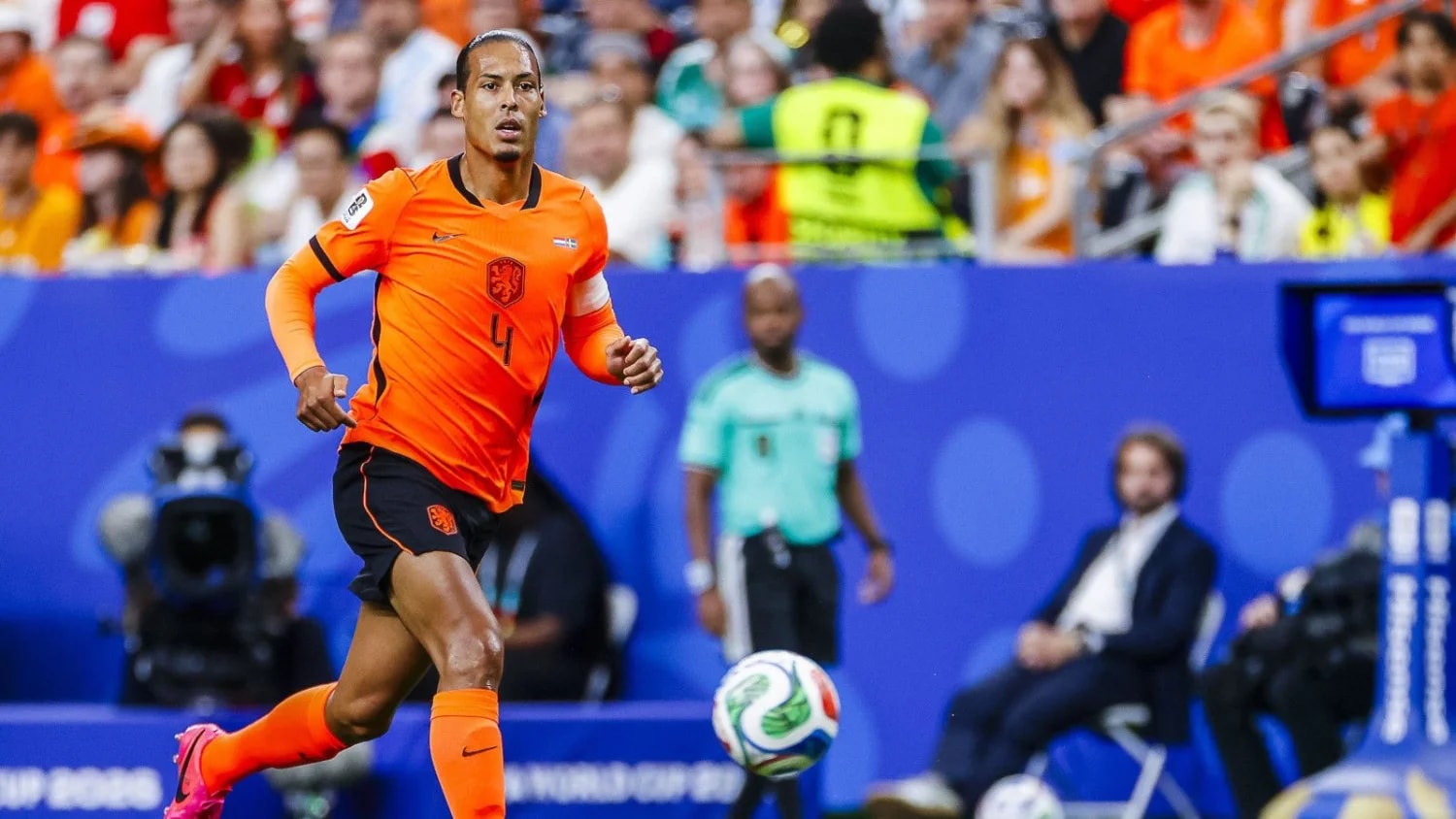 Jurgen Klopp leaps to Virgil van Dijk's defence after 'Boeing 747' jibe Jurgen Klopp leaps to Virgil van Dijk's defence after 'Boeing 747' jibe