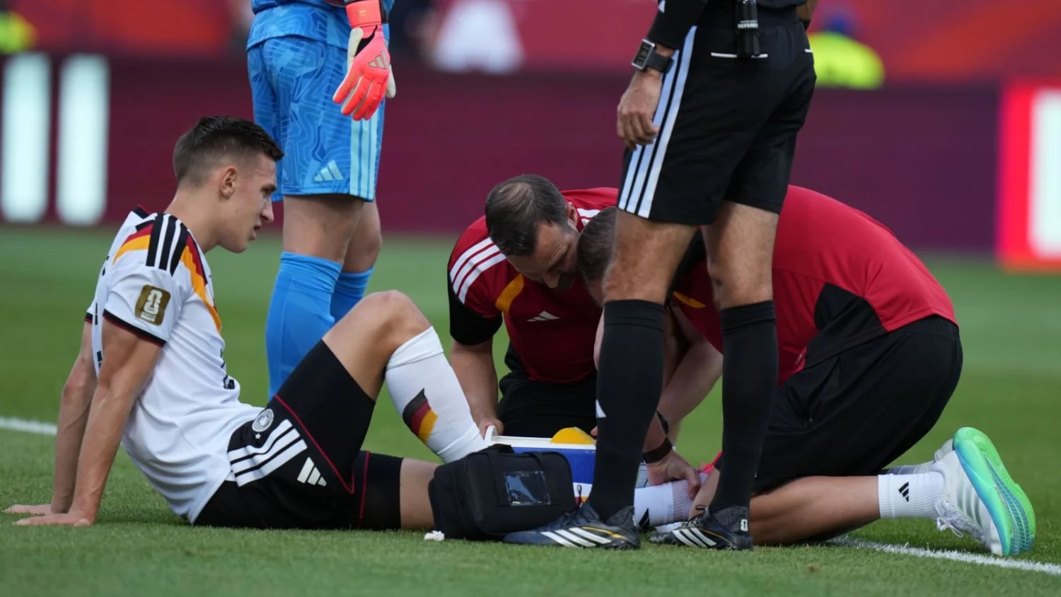 Nico Schlotterbeck picks up potentially serious injury in Germany win over Ivory Coast Nico Schlotterbeck picks up potentially serious injury in Germany win over Ivory Coast