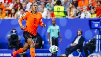 Jurgen Klopp leaps to Virgil van Dijk's defence after 'Boeing 747' jibe Jurgen Klopp leaps to Virgil van Dijk's defence after 'Boeing 747' jibe